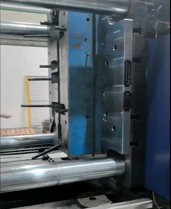塑料汽车件生产：3 分钟完成换模