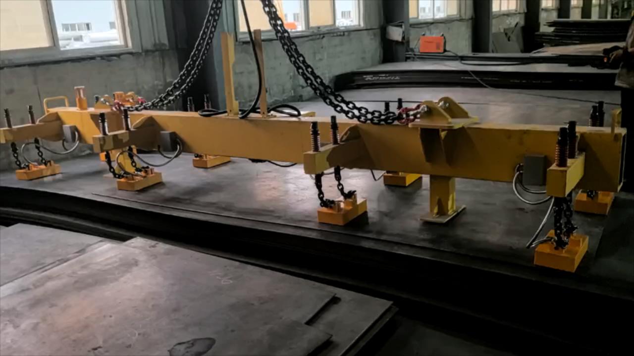 复购案例：5 吨钢板磁力吊具